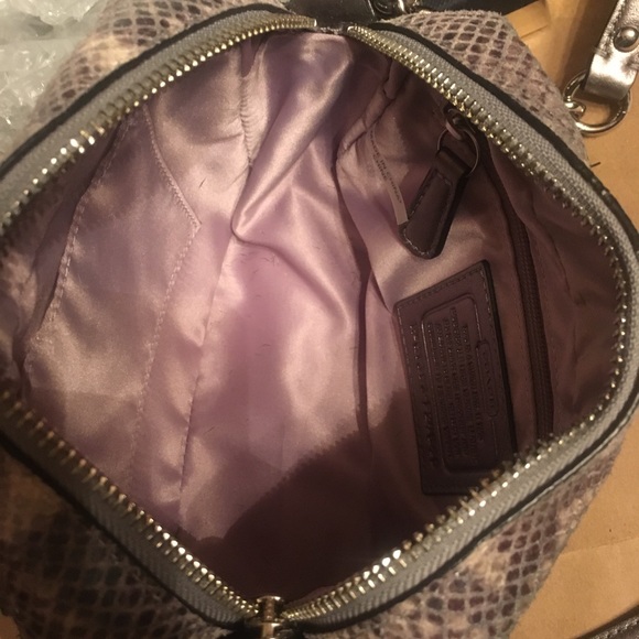 Coach exotic Pewter leather Crossbody chain purse - Picture 4 of 8